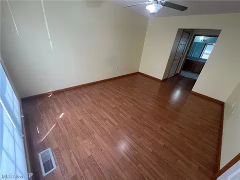 1241 Pebble Ct, Willoughby, OH 44094 photo 16