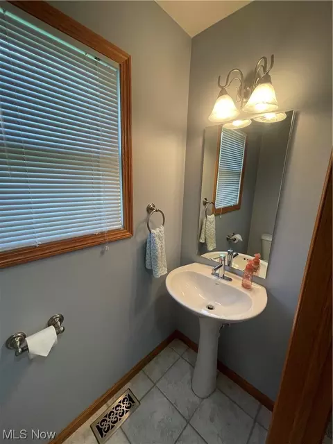 1241 Pebble Ct, Willoughby, OH 44094 photo 13