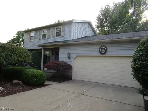 8366 Four Seasons, Poland, OH 44514