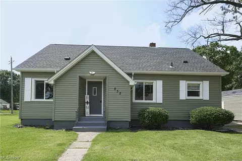 832 Iredell St, Akron, OH 44310
