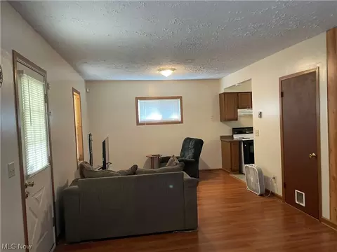 6519 Sanborn Rd, Ashtabula, OH 44004 photo 3