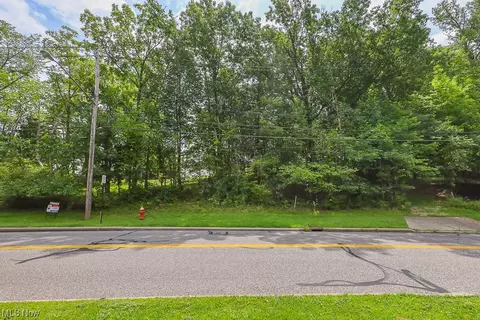 W Grace Street, Bedford, OH 44146