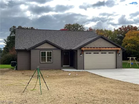 230 E Ohio Ave, Dover, OH 44622