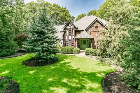7301 Pinehill Rd, Concord, OH 44077