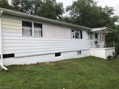 211 Flats Cemetery Rd, New Cumberland, WV 26047