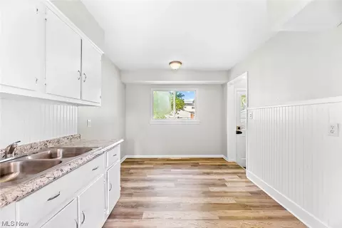 870 E 260th St, Euclid, OH 44132 photo 9