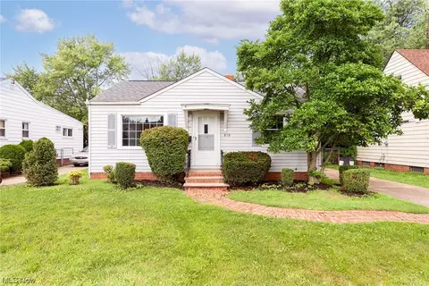 870 E 260th St, Euclid, OH 44132 photo 1