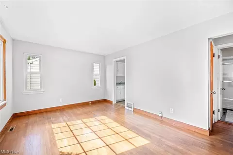 870 E 260th St, Euclid, OH 44132 photo 5