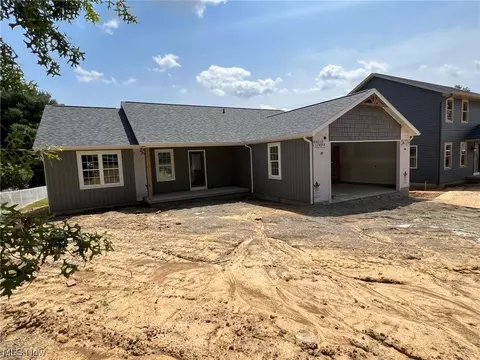 238 E Ohio Ave, Dover, OH 44622