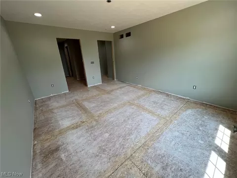 238 E Ohio Ave, Dover, OH 44622 photo 4