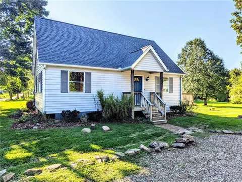 2035 Stake Dr, Green, OH 44232