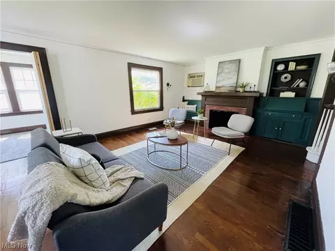 1810 E 227th St, Euclid, OH 44117 photo 2