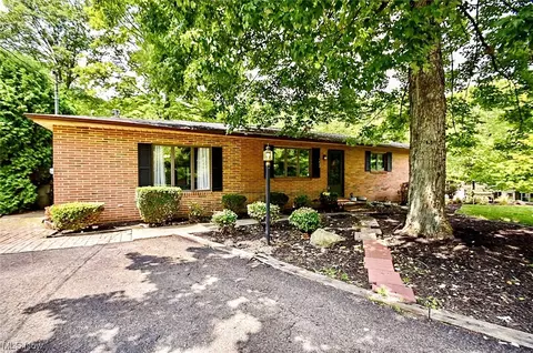 1233 Bison St NW, Massillon, OH 44647