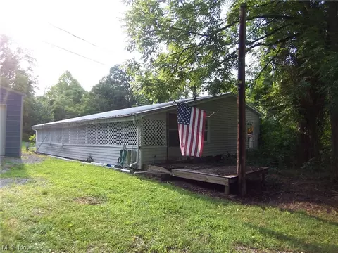 458 Valley Mills Rd, Parkersburg, WV 26104