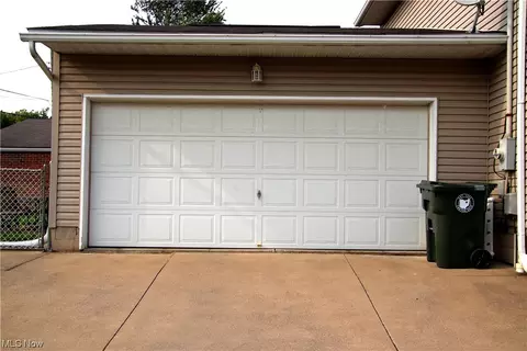 131 Roslyn Ave NW, Canton, OH 44708 photo 3