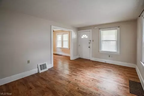 1852 Java Ave, Akron, OH 44305 photo 3