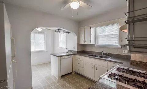 1852 Java Ave, Akron, OH 44305 photo 6