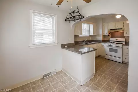 1852 Java Ave, Akron, OH 44305 photo 9