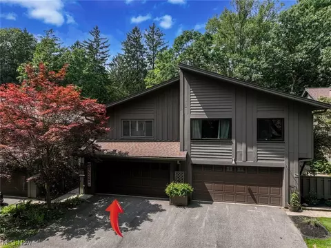 801 Geddes Blf, Sagamore Hills, OH 44067