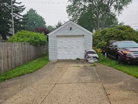 233 Montrose Ave NW, Canton, OH 44708 photo 2