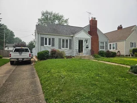233 Montrose Ave NW, Canton, OH 44708 photo 1