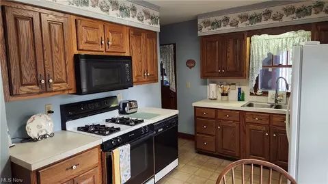 4300 9th Ave, Vienna, WV 26105 photo 9