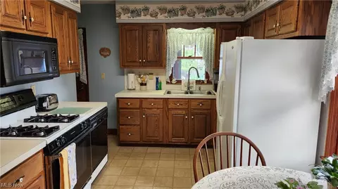 4300 9th Ave, Vienna, WV 26105 photo 8