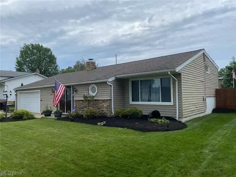 6654 Crenshaw Dr, Parma Heights, OH 44130