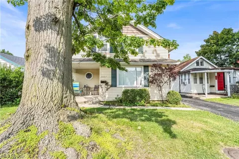 111 E 220th St, Euclid, OH 44123 photo 2