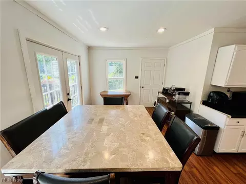 231 E King St, Chardon, OH 44024 photo 4
