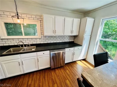 231 E King St, Chardon, OH 44024 photo 3