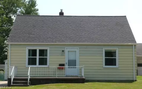 524 Spring St, Struthers, OH 44471 photo 1
