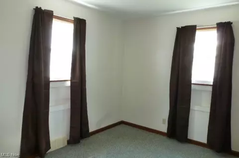524 Spring St, Struthers, OH 44471 photo 7