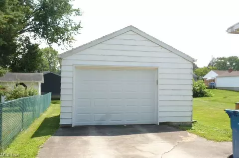 524 Spring St, Struthers, OH 44471 photo 2