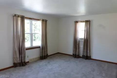 524 Spring St, Struthers, OH 44471 photo 5