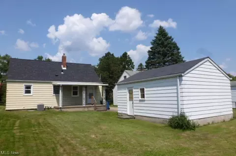 524 Spring St, Struthers, OH 44471 photo 3