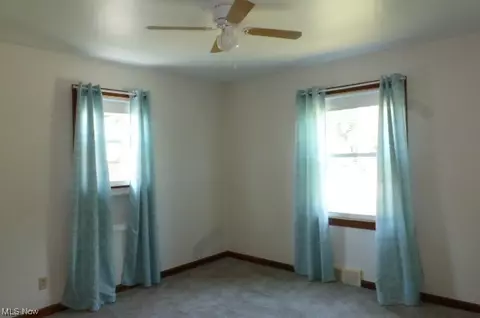 524 Spring St, Struthers, OH 44471 photo 6