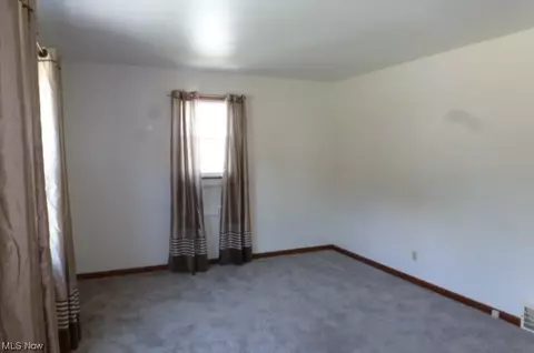 524 Spring St, Struthers, OH 44471 photo 4