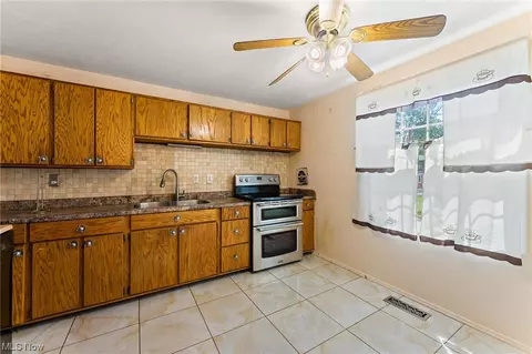 3145 Williamsburg St NW, Warren, OH 44485 photo 5