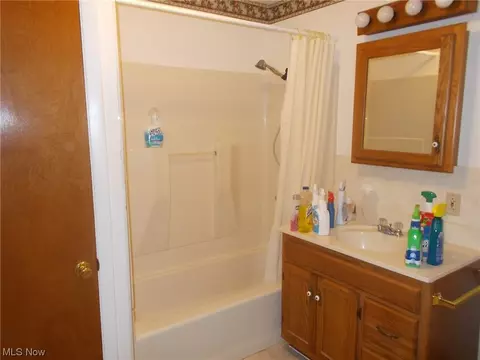 628 Thayer Ave, Ashtabula, OH 44004 photo 6