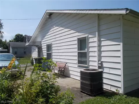 628 Thayer Ave, Ashtabula, OH 44004 photo 17