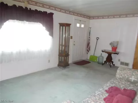 628 Thayer Ave, Ashtabula, OH 44004 photo 3