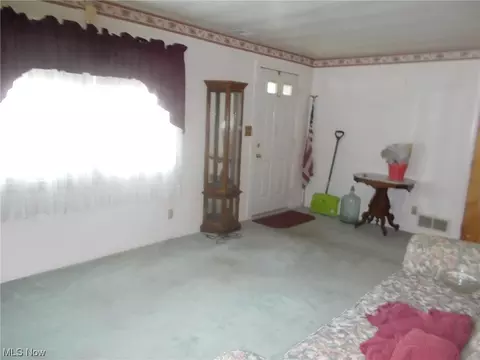 628 Thayer Ave, Ashtabula, OH 44004 photo 3