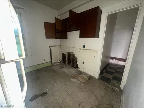 2842 Elyria Ave, Lorain, OH 44055 photo 13