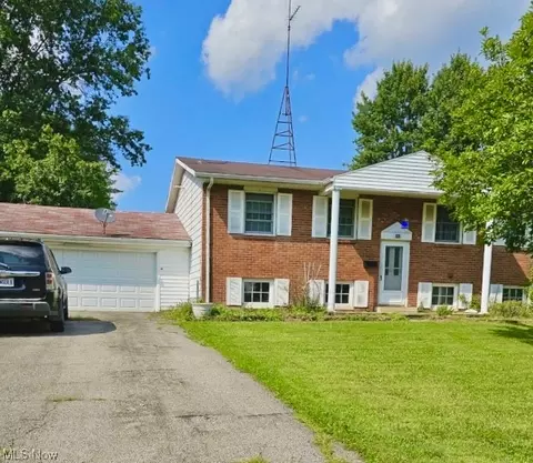 582 Beverly Hills Dr, Youngstown, OH 44505