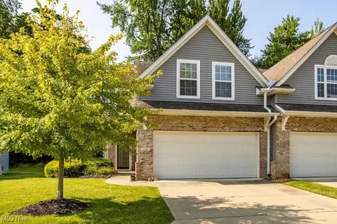 158 Stoney Brook Dr, Elyria, OH 44035