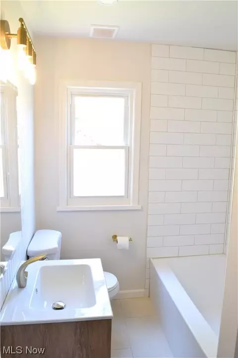 2448 E 37th St, Lorain, OH 44055 photo 9