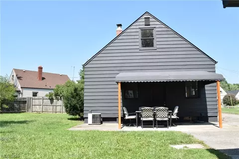 2448 E 37th St, Lorain, OH 44055 photo 2