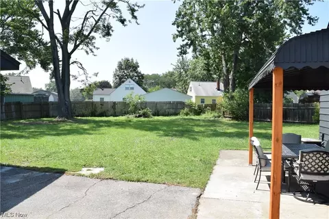 2448 E 37th St, Lorain, OH 44055 photo 3