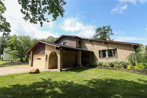 2448 River Rd, Willoughby Hills, OH 44094